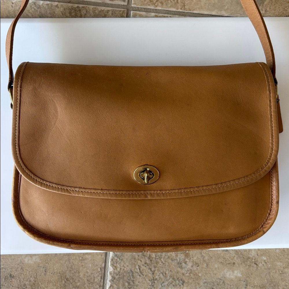 Vintage Coach Glove Tanned cowhide Camel Leather City Bag Crossbody 90s K30–9790